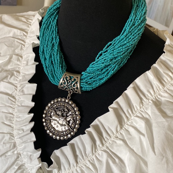 Bold vintage turquoise necklace with a medallion! - Picture 11 of 12